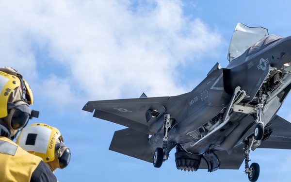 USS KEARSARGE CONDUCTS FLIGTH OPS