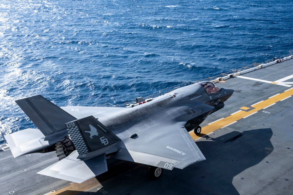 USS KEARSARGE CONDUCTS FLIGTH OPS