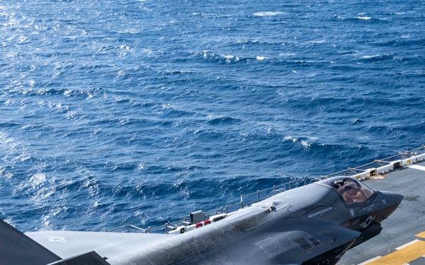 USS KEARSARGE CONDUCTS FLIGTH OPS
