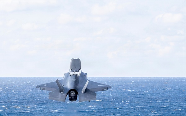 USS KEARSARGE CONDUCTS FLIGHT OPERATIONS