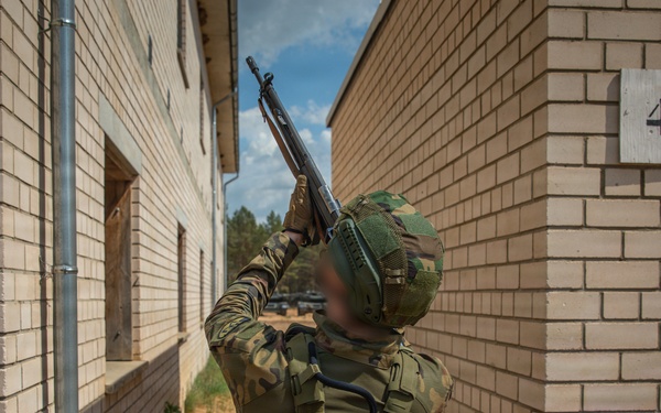 U.S. Soldiers Train Lithuanian Riflemen's Union on Close Quarters Battle