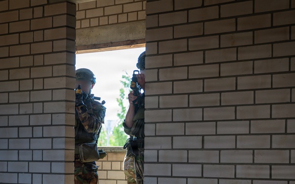 U.S. Soldiers Train Lithuanian Riflemen's Union on Close Quarters Battle