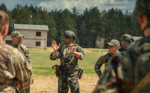 U.S. Soldiers Train Lithuanian Riflemen's Union on Close Quarters Battle