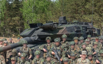 U.S. Soldiers Train Lithuanian Riflemen's Union on Close Quarters Battle