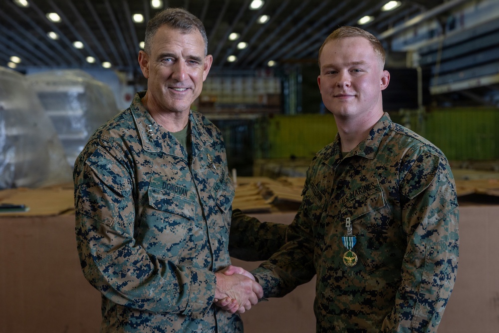22nd MEU (SOC) | USSOUTHCOM Commander Visits USS IWO JIMA