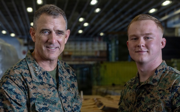 22nd MEU (SOC) | USSOUTHCOM Commander Visits USS IWO JIMA