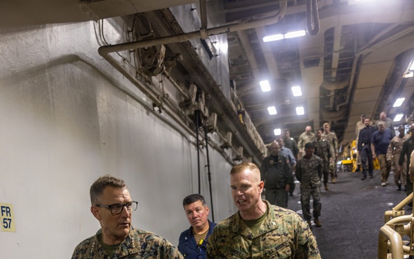22nd MEU (SOC) | USSOUTHCOM Commander Visits USS IWO JIMA