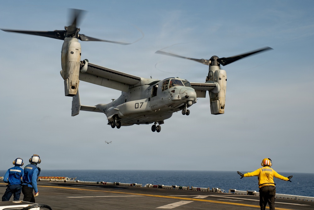 22nd MEU (SOC) | USSOUTHCOM Commander Visits USS IWO JIMA