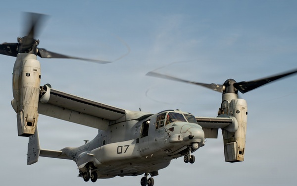 22nd MEU (SOC) | USSOUTHCOM Commander Visits USS IWO JIMA