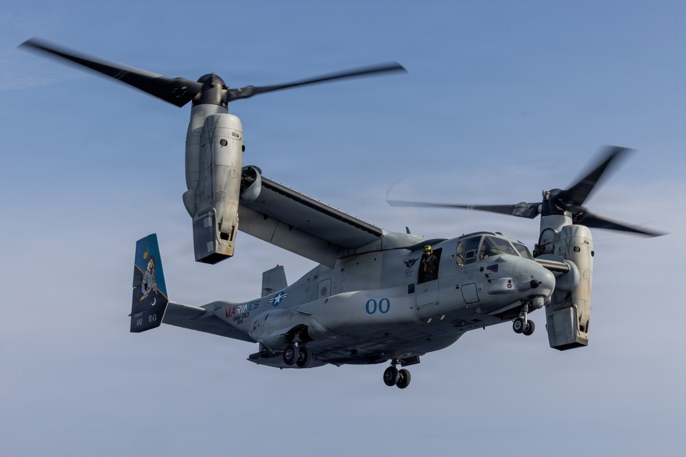 22nd MEU (SOC) | USSOUTHCOM Commander Visits USS IWO JIMA