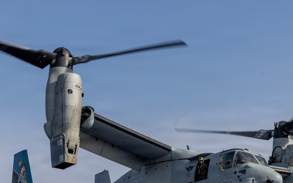 22nd MEU (SOC) | USSOUTHCOM Commander Visits USS IWO JIMA