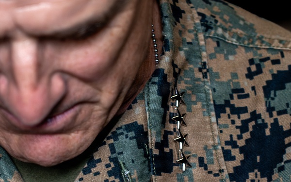 22nd MEU (SOC) | USSOUTHCOM Commander Visits USS IWO JIMA