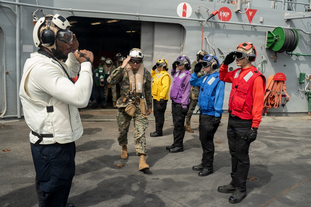 22nd MEU (SOC) | USSOUTHCOM Commander Visits USS IWO JIMA