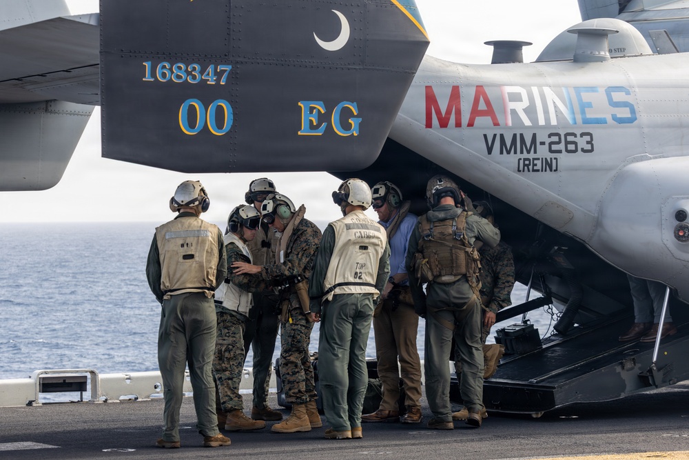 22nd MEU (SOC) | USSOUTHCOM Commander Visits USS IWO JIMA
