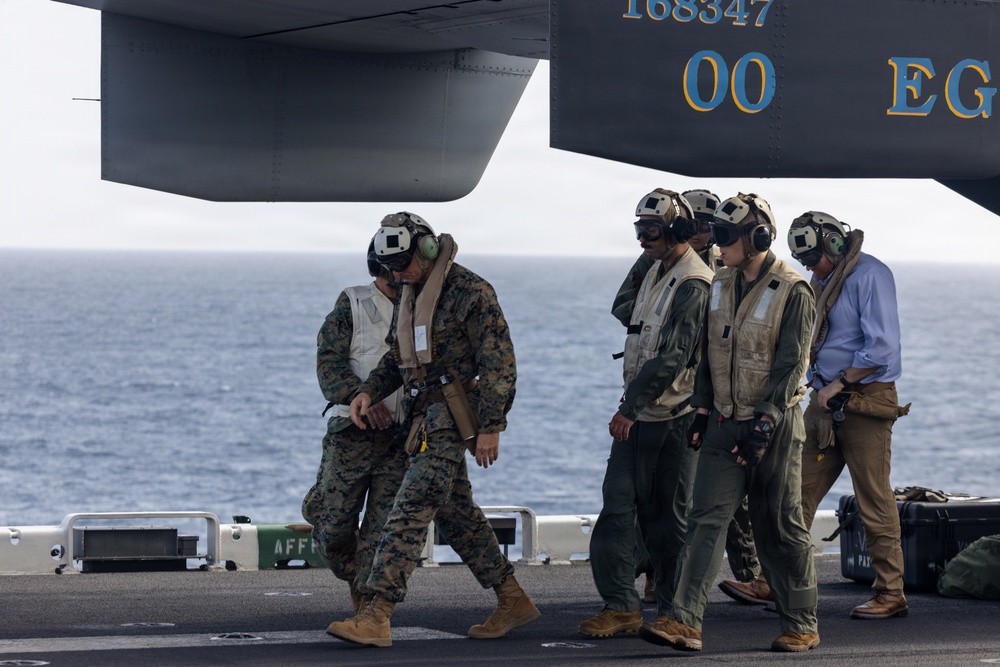 22nd MEU (SOC) | USSOUTHCOM Commander Visits USS IWO JIMA