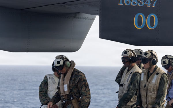 22nd MEU (SOC) | USSOUTHCOM Commander Visits USS IWO JIMA
