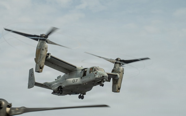 22nd MEU (SOC) | USSOUTHCOM Commander Visits USS IWO JIMA