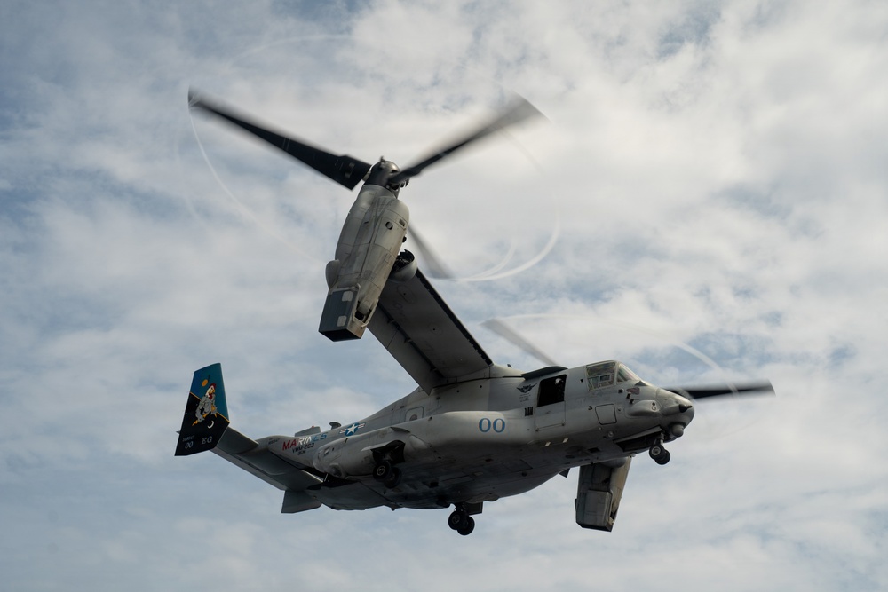 22nd MEU (SOC) | USSOUTHCOM Commander Visits USS IWO JIMA