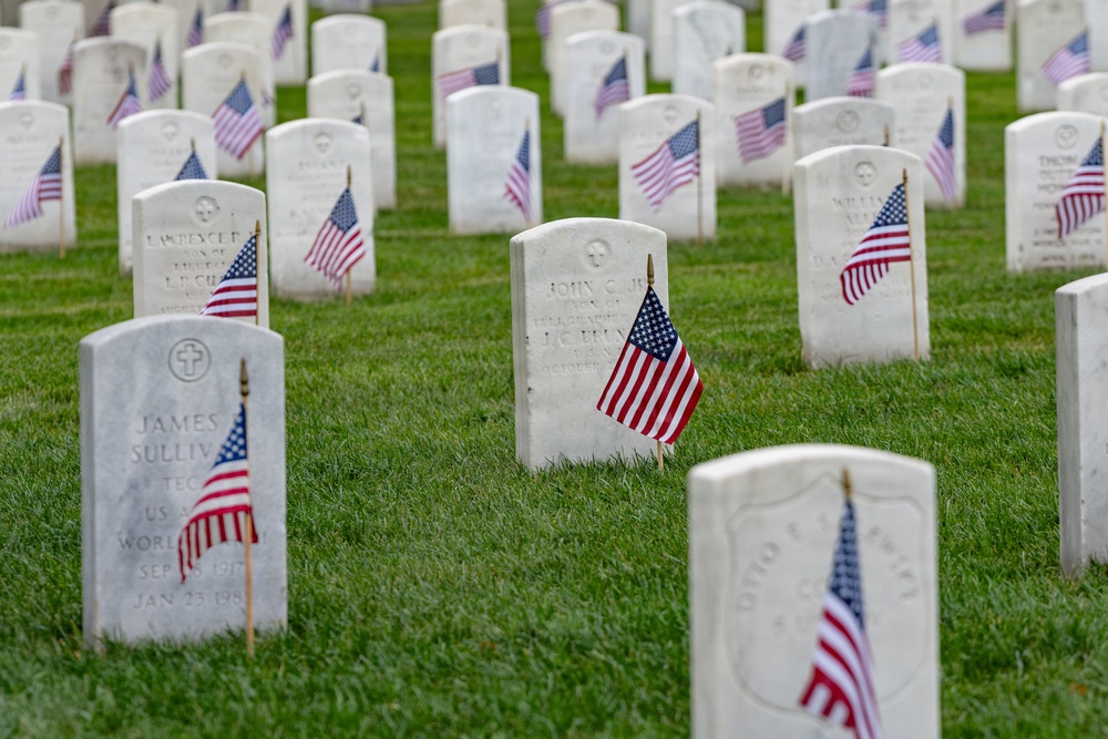 Honoring the fallen at Arlington National Cemetery during ‘Flags In’