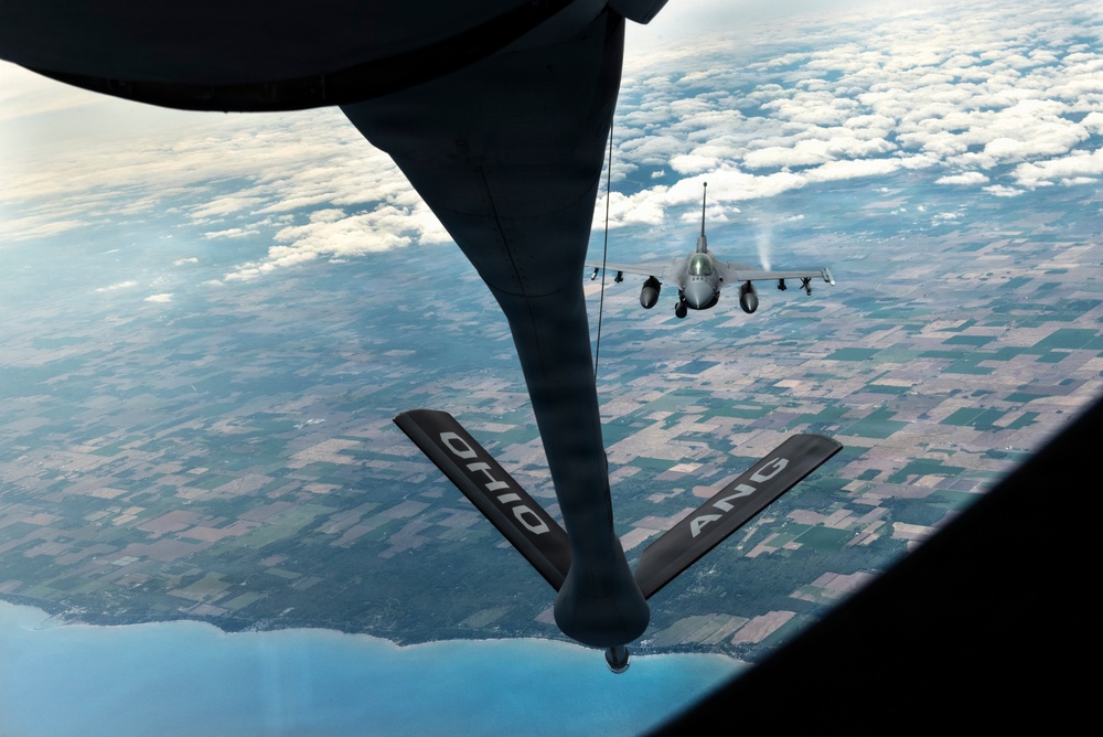 KC-135 refuels F-16