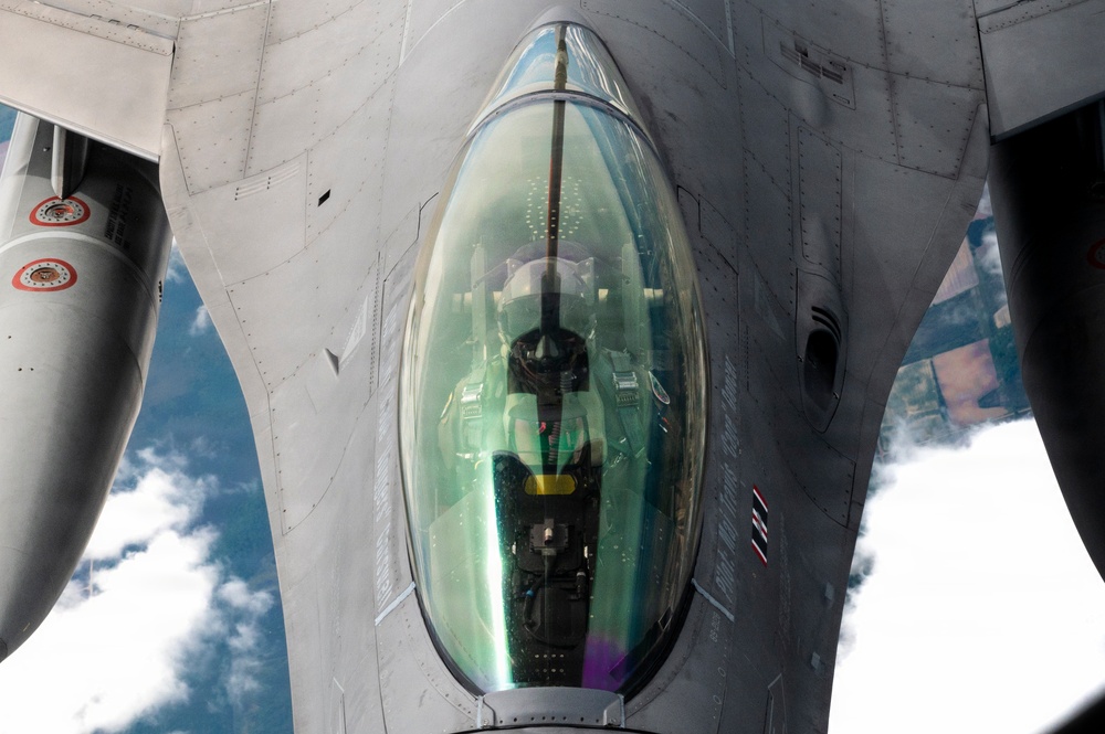 KC-135 refuels F-16