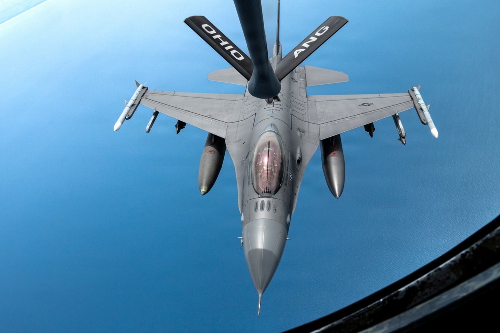 KC-135 refuels F-16