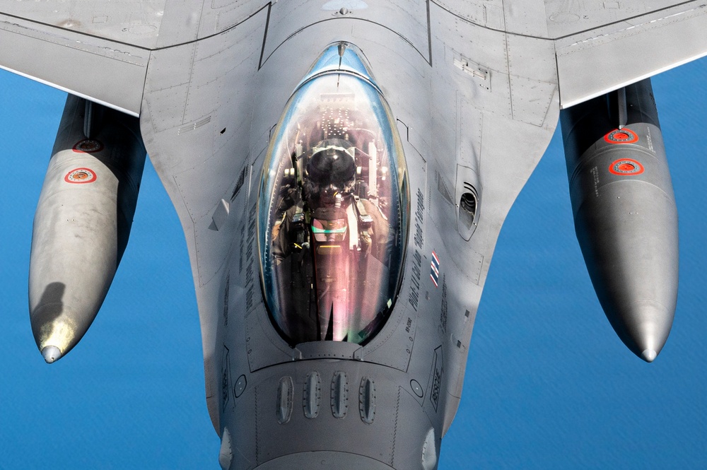 KC-135 refuels F-16