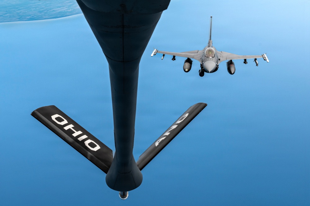 KC-135 refuels F-16
