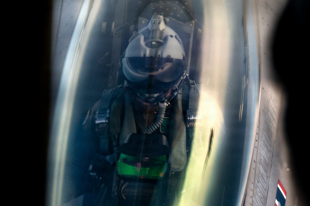KC-135 refuels F-16
