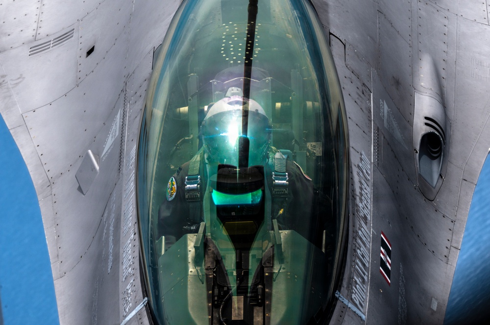 KC-135 refuels F-16