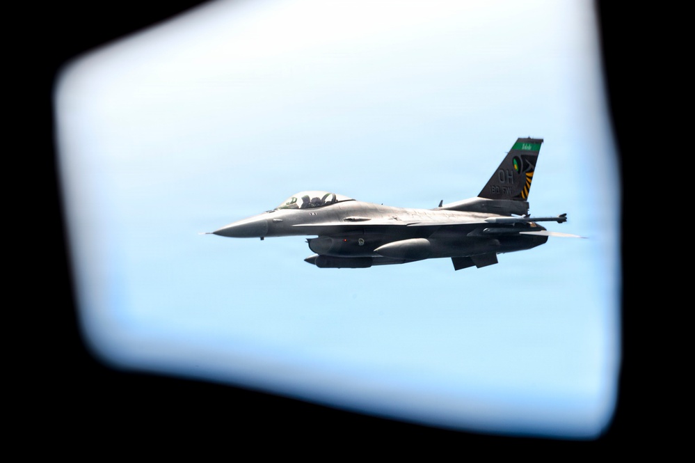 KC-135 refuels F-16