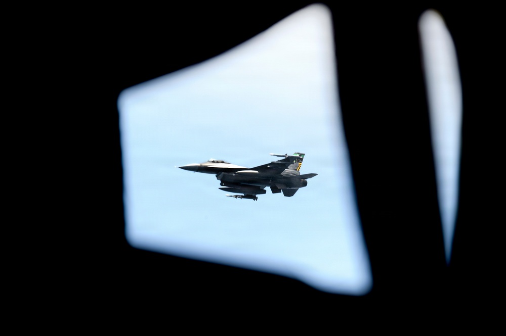 KC-135 refuels F-16