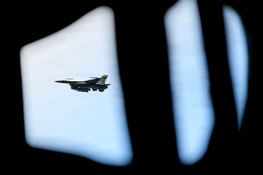 KC-135 refuels F-16
