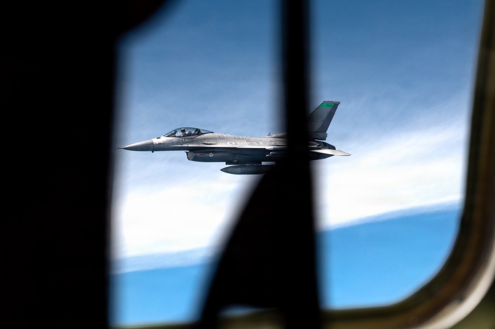 KC-135 refuels F-16