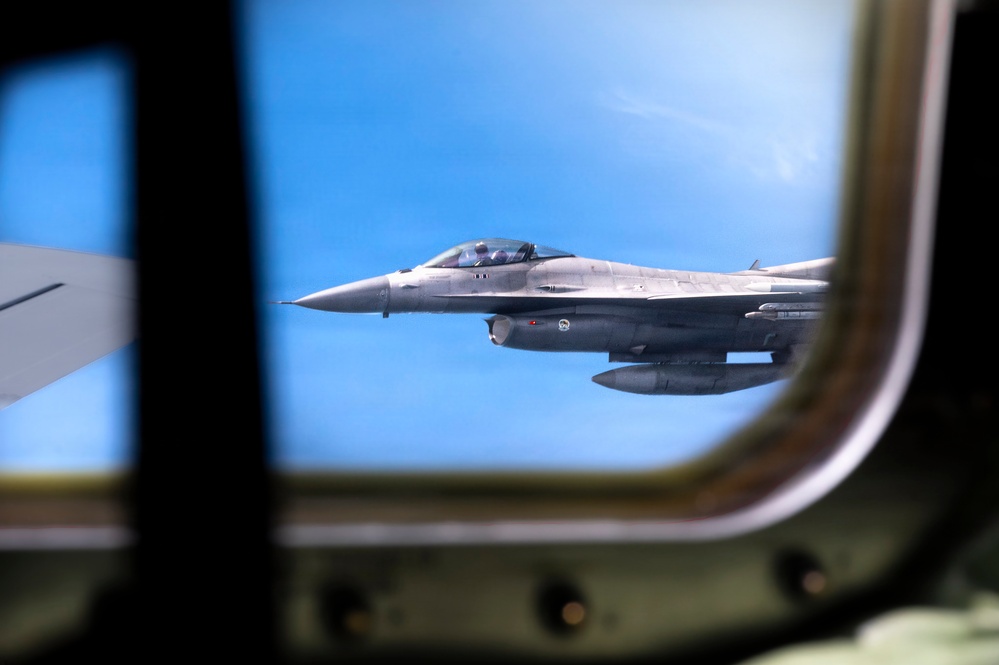 KC-135 refuels F-16