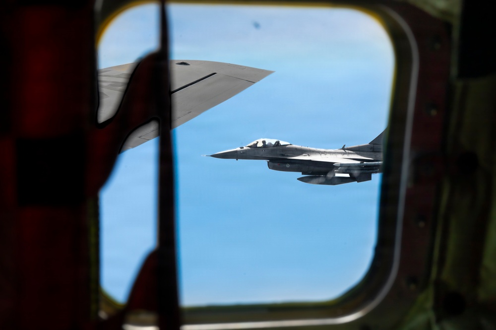 KC-135 refuels F-16