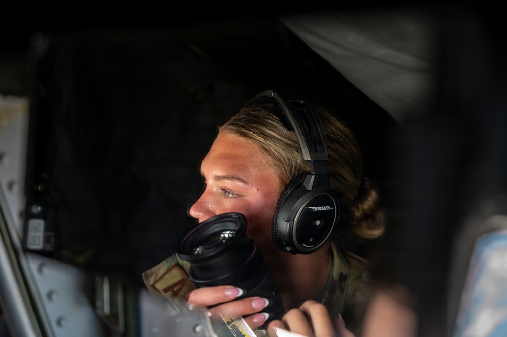 KC-135 refuels F-16