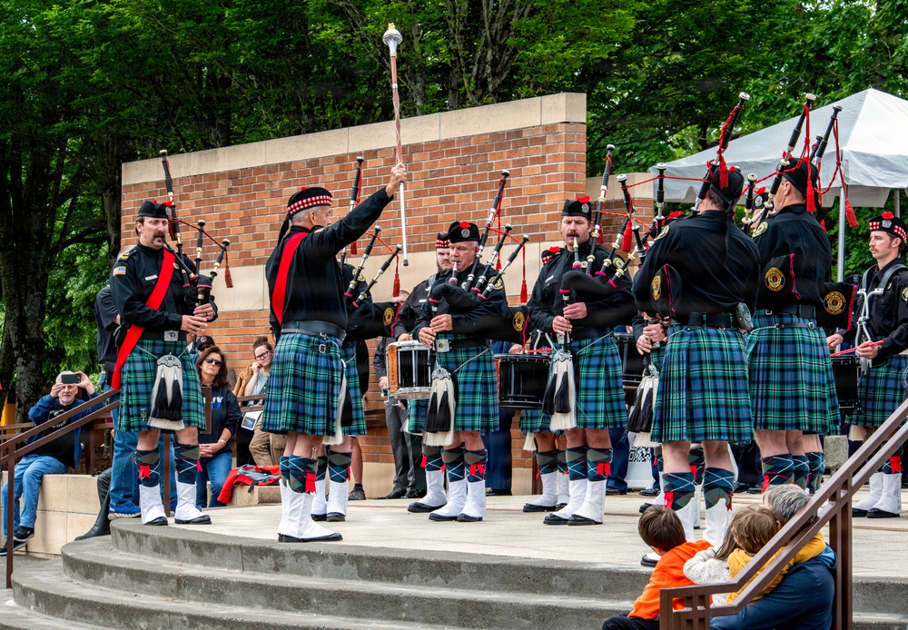 Oregon Soldiers and Airmen Honor Memorial Day in Regional Ceremonies