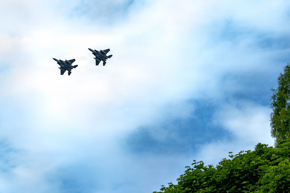 Oregon Soldiers and Airmen Honor Memorial Day in Regional Ceremonies