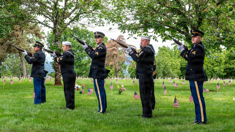 Oregon Soldiers and Airmen Honor Memorial Day in Regional Ceremonies