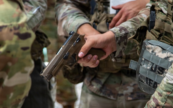 Soldiers Participate in Weapon Lanes During E3B Testing