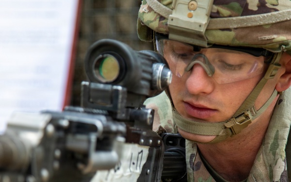 Soldiers Participate in Weapon Lanes During E3B Testing