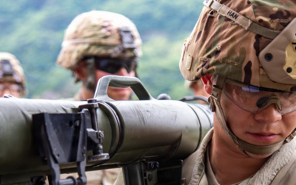 Soldiers Participate in Weapon Lanes During E3B Testing