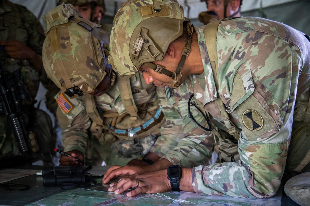 Soldiers Participate in Weapon Lanes During E3B Testing