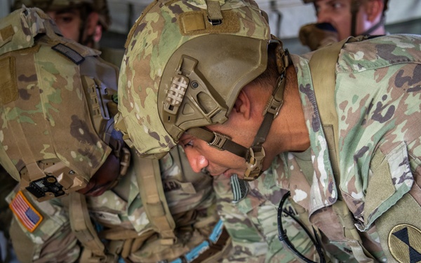 Soldiers Participate in Weapon Lanes During E3B Testing