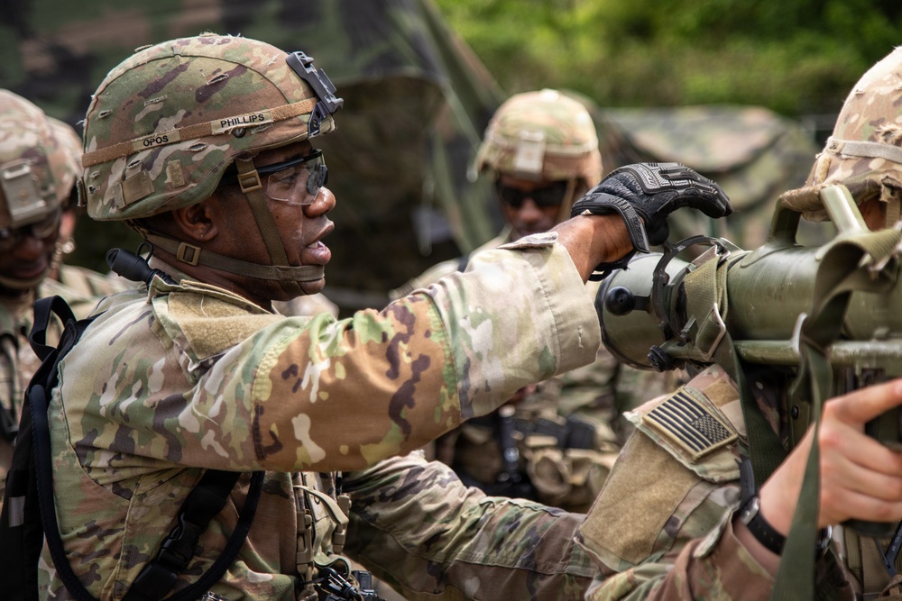 Soldiers Participate in Weapon Lanes During E3B Testing