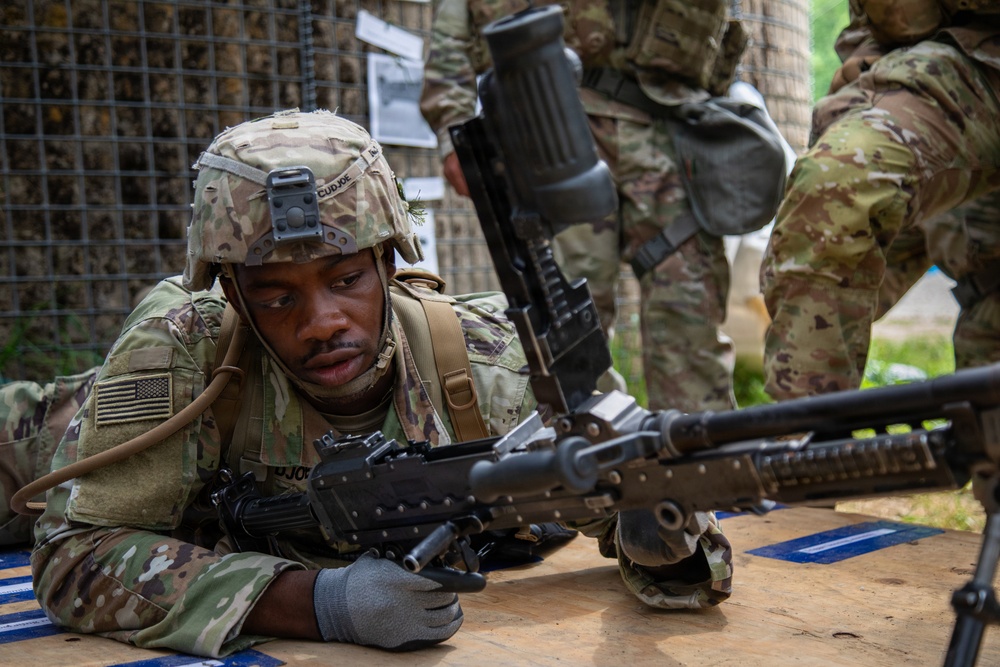 Soldiers Participate in Weapon Lanes During E3B Testing