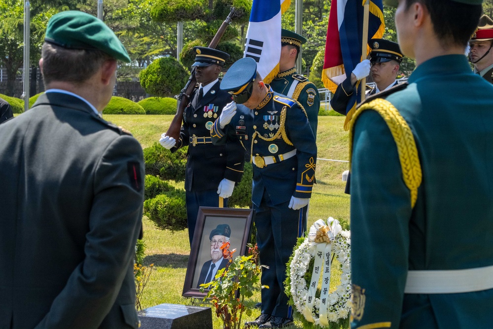 South Korean and U.S. Military Officials Honor Dutch Veteran at Memorial Ceremony