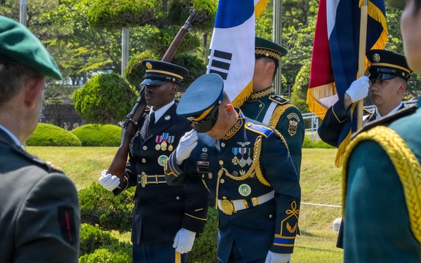 South Korean and U.S. Military Officials Honor Dutch Veteran at Memorial Ceremony
