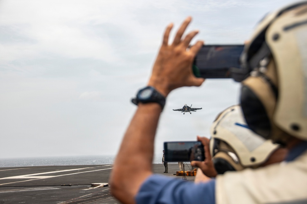 Trinidad and Tobago Government and Military Leaders Visit Nimitz
